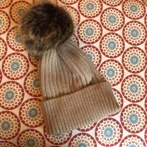 Beanie hat with Pom